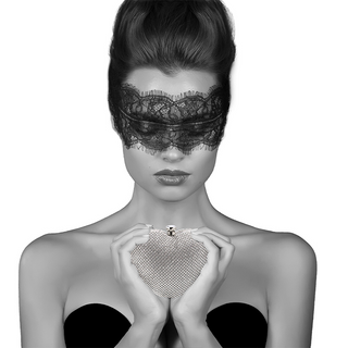 Heart Clutch with Swarovski Crystals, completed with a Silver Frame and Globular Clasp